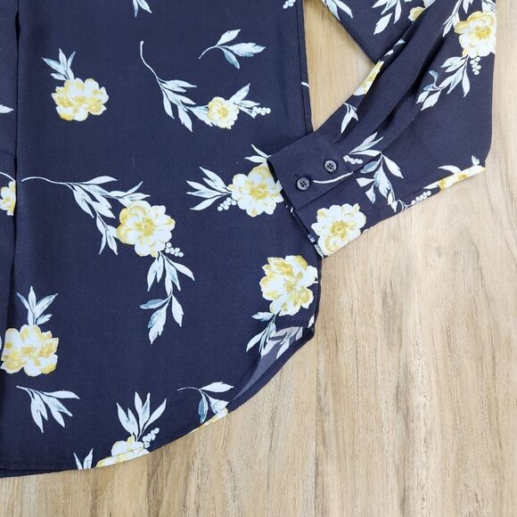 ☔️🩵H&M Gray Floral Buttoned Front Long Sleeve Top Size 4 - Picture 9 of 10